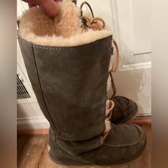 UGG Lace Up Boot - Picture 3 of 4